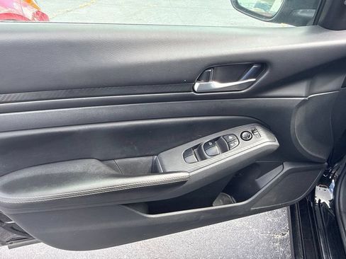 Used 2024 Nissan Altima 2.5 SV FWD image 7