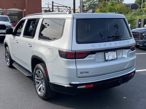 Used 2025 Jeep Wagoneer 4WD w/ Premium Group I image 25