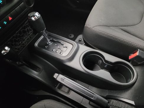 Used 2018 Jeep Wrangler Unlimited Sport image 26