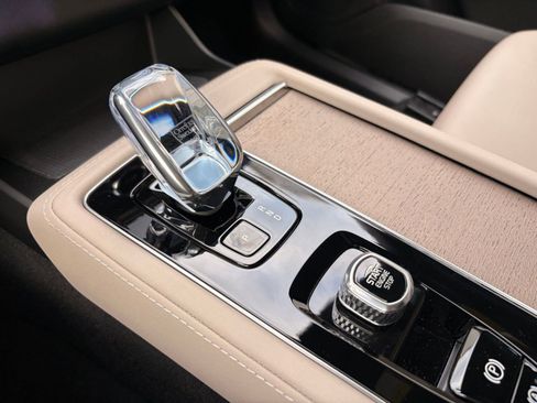 New 2026 Volvo XC90 B6 Plus w/ Protection Package Premier AWD/4WD image 18