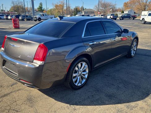 Used 2018 Chrysler 300 Limited w/ Safetytec Plus Group image 10