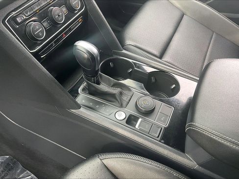 Used 2022 Volkswagen Atlas Cross Sport SE image 22