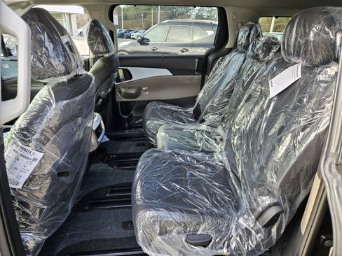 New 2026 Kia Carnival EX image 10