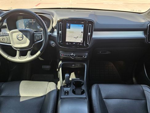 Used 2019 Volvo XC40 T5 Momentum image 35