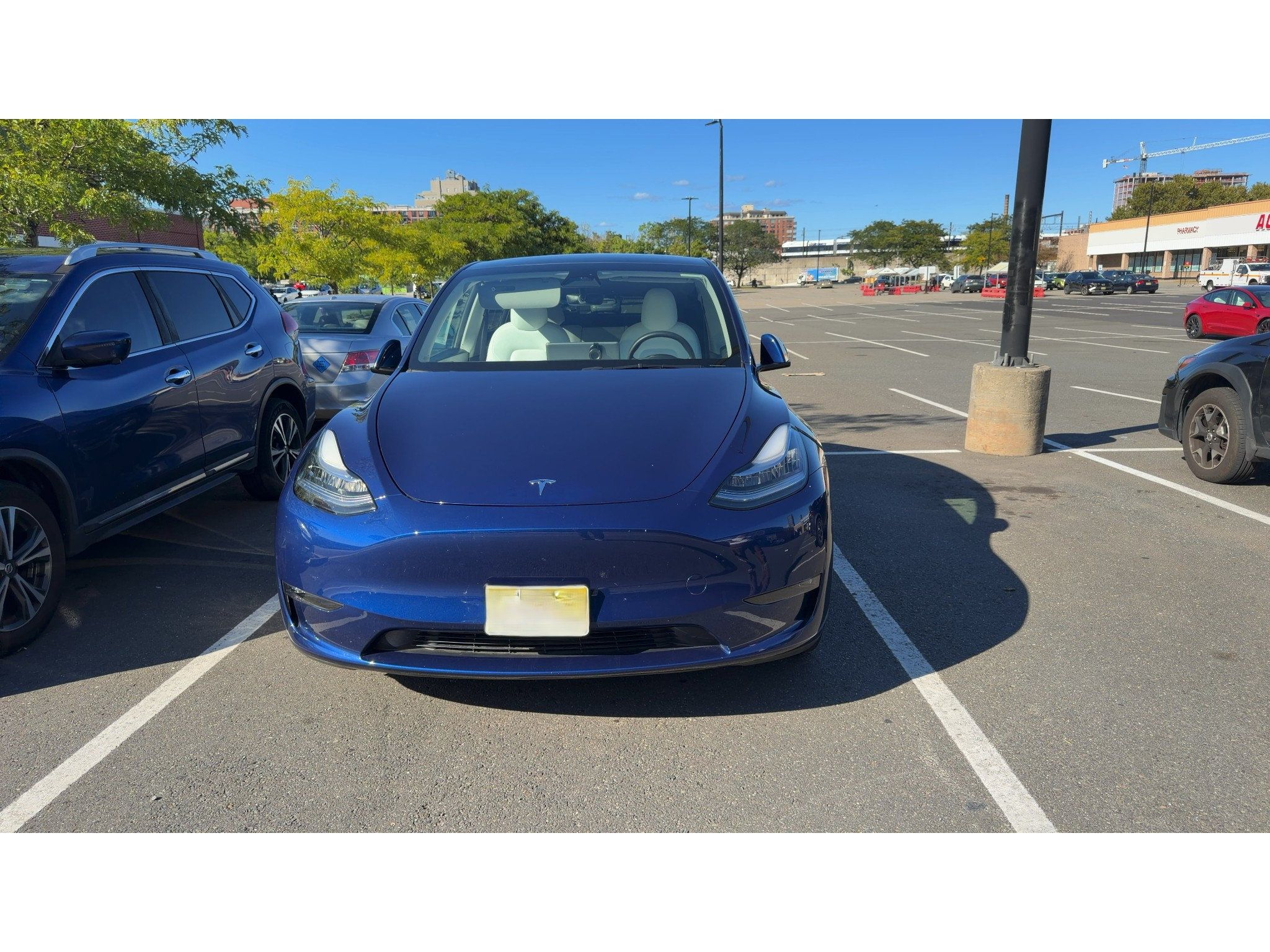 Used 2023 Tesla Model Y Long Range AWD/4WD image 1