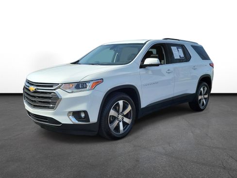 Used 2018 Chevrolet Traverse LT image 2