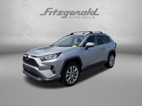 Used 2020 Toyota RAV4 XLE Premium AWD/4WD image 3