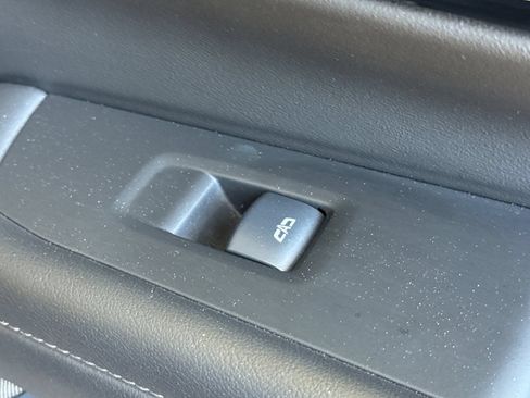 Used 2025 Chevrolet Suburban LT RWD image 22
