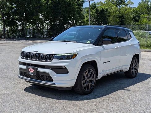 Used 2025 Jeep Compass Limited w/ High Altitude Package AWD/4WD image 9