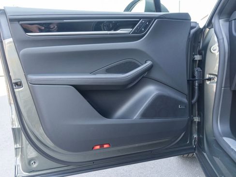 New 2026 Porsche Macan 4 Electric image 31