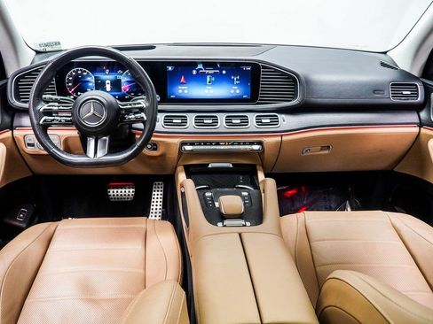 Used 2024 Mercedes-Benz GLS 580 4MATIC image 5