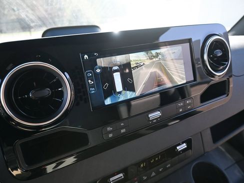 Used 2025 Mercedes-Benz Sprinter 2500 image 13