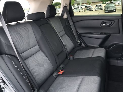 Used 2024 Nissan Rogue SV FWD image 30