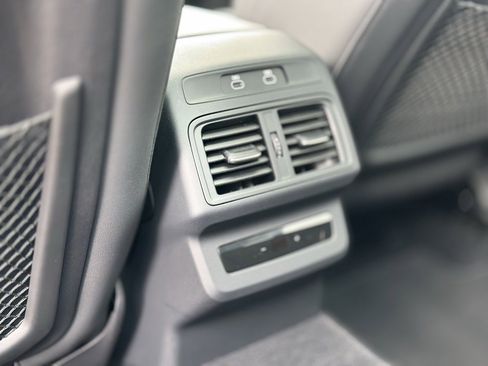 Certified 2025 Audi Q5 2.0T Premium Plus w/ Premium Plus image 21