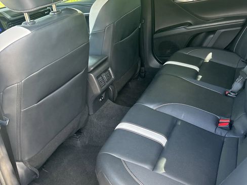 Used 2025 Toyota Camry SE image 14