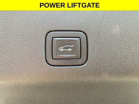 Used 2025 Chevrolet Tahoe LT RWD image 19