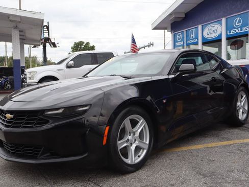 Used 2019 Chevrolet Camaro LT w/ Technology Package RWD image 7