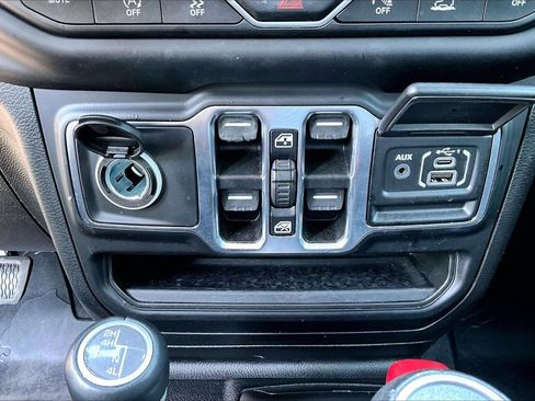 Certified 2021 Jeep Wrangler Unlimited Sahara AWD/4WD image 17
