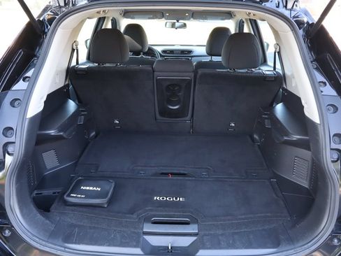 Used 2018 Nissan Rogue S AWD/4WD image 14