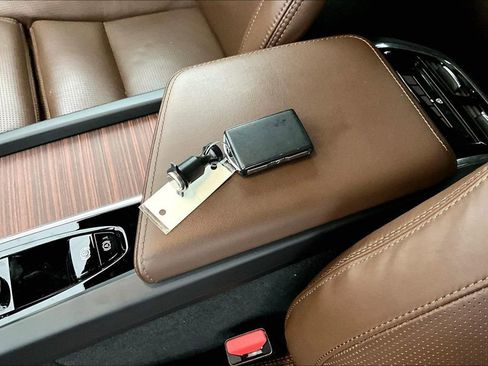 Certified 2023 Volvo XC60 B5 Ultimate w/ Protection Package Premier image 14