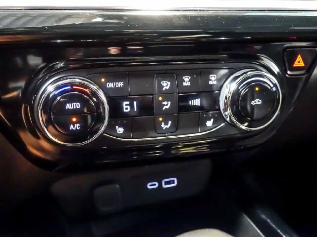 Certified 2024 Chevrolet Trax RS w/ Sunroof Package FWD image 24