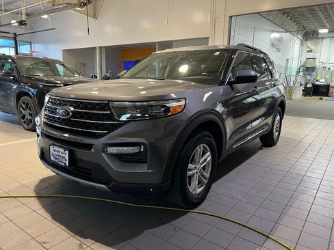 Used 2022 Ford Explorer XLT w/ Equipment Group 202A AWD/4WD image 5