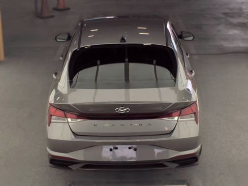 Used 2022 Hyundai Elantra SEL FWD image 7