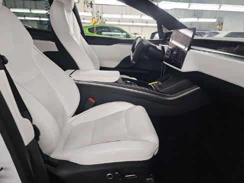 Used 2022 Tesla Model X Plaid image 10