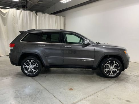 Used 2019 Jeep Grand Cherokee Limited AWD/4WD image 28