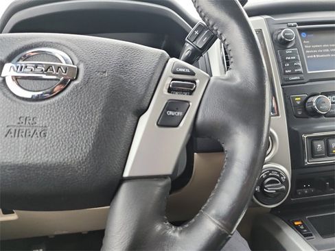 Used 2018 Nissan Titan SL image 20