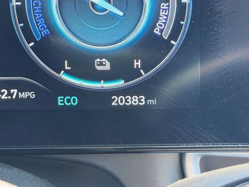 Used 2025 Hyundai Elantra Limited image 40