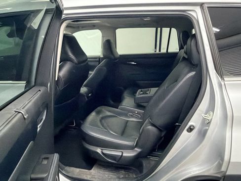 Used 2023 Toyota Highlander XLE FWD image 22