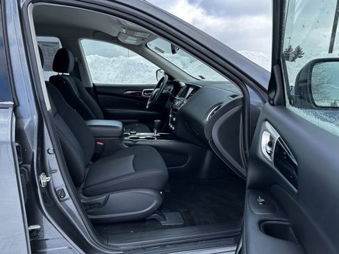Certified 2019 Nissan Pathfinder SV image 15