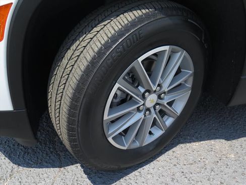 Used 2023 Chevrolet Traverse LT FWD image 18