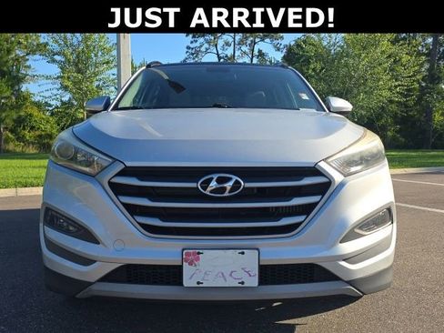 Used 2018 Hyundai Tucson Value FWD image 2