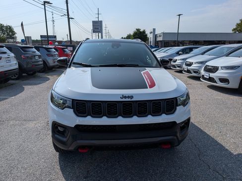 Used 2025 Jeep Compass Trailhawk AWD/4WD image 8