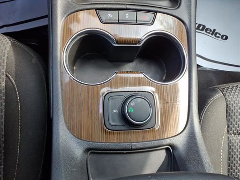 Certified 2023 GMC Acadia SLE image 13