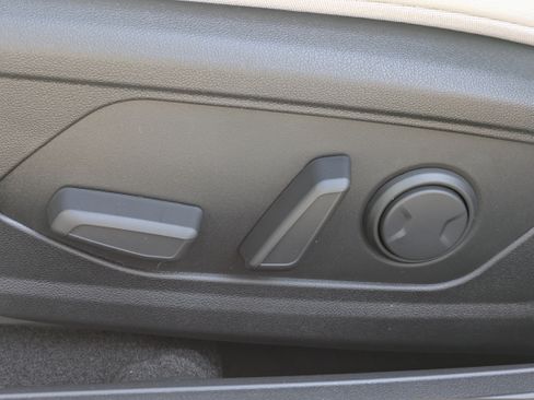 New 2026 Hyundai Elantra Limited FWD image 18
