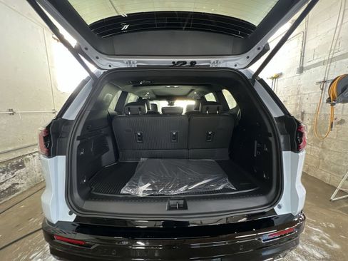 New 2026 GMC Acadia Denali Ultimate w/ LPO, Floor Liner Package image 27