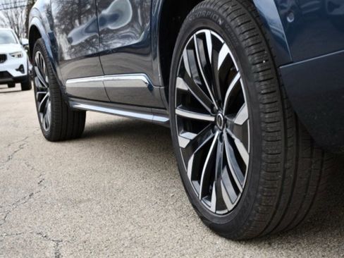 Certified 2025 Volvo XC90 B6 Plus image 9