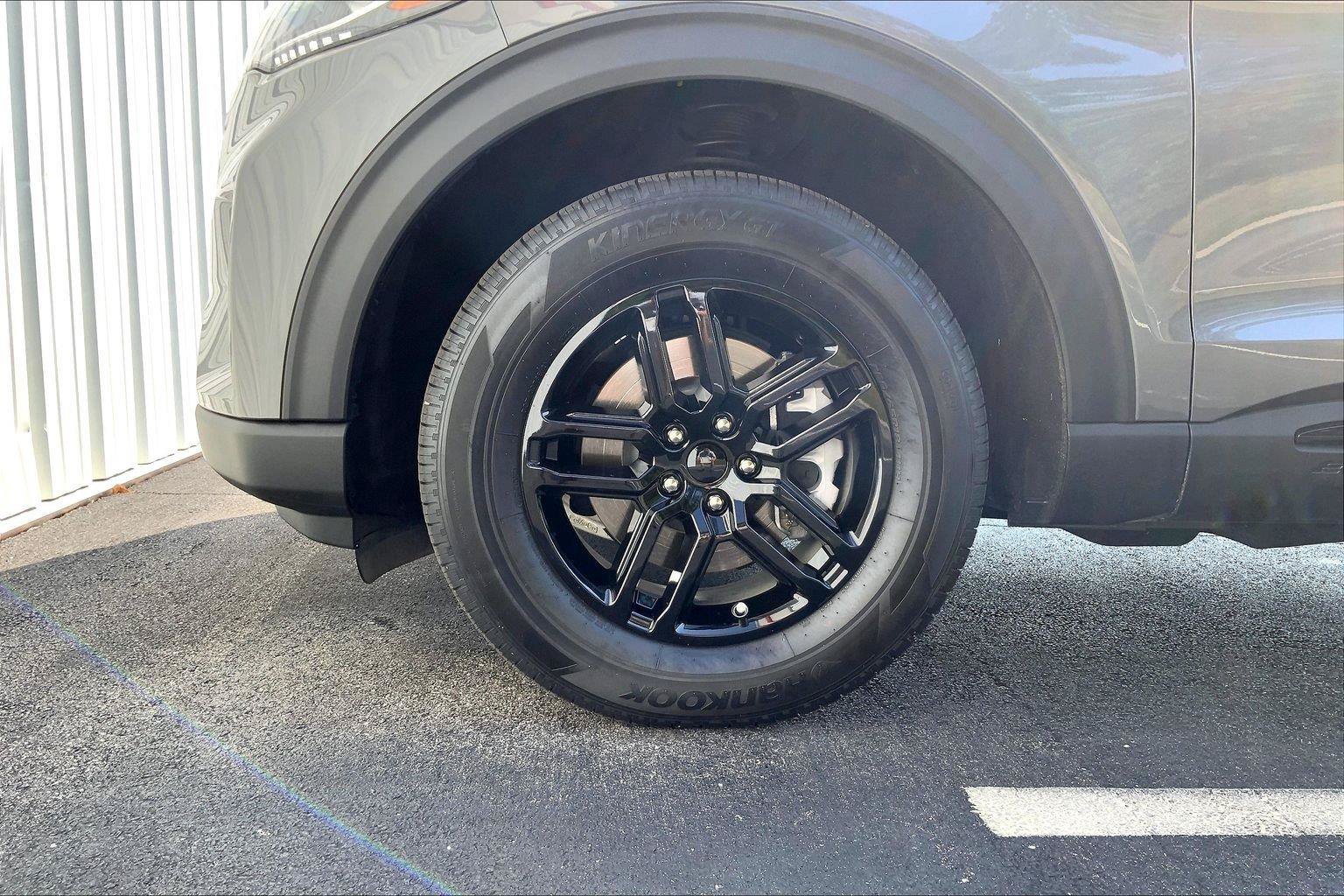 Used 2026 Ford Explorer Active AWD/4WD image 9