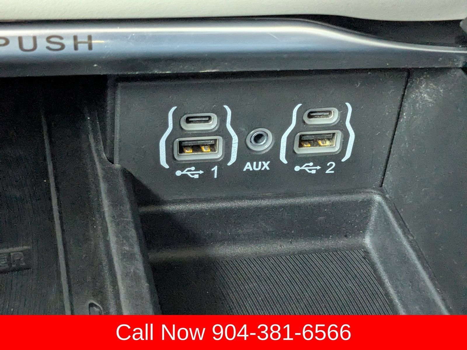 Used 2024 Chrysler Pacifica Limited FWD image 24