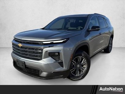 Used 2024 Chevrolet Traverse LT