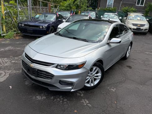Used 2018 Chevrolet Malibu LT FWD image 3