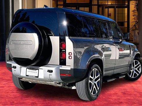 Used 2025 Land Rover Defender 110 S image 12