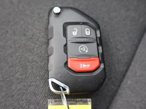 Used 2025 Jeep Wrangler Sahara w/ Safety Group image 30