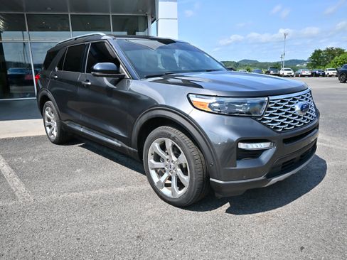 Used 2020 Ford Explorer Platinum w/ Premium Technology Package AWD/4WD image 2