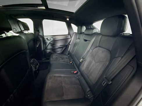 Certified 2018 Porsche Macan Sport Edition AWD/4WD image 25