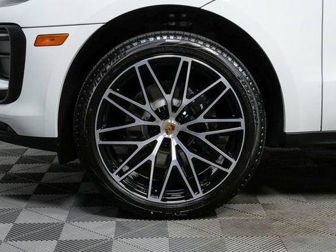 Certified 2026 Porsche Macan AWD/4WD image 37