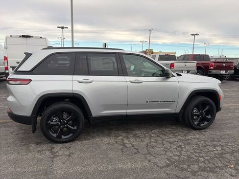 New 2025 Jeep Grand Cherokee Altitude w/ Trailer Tow Package image 7